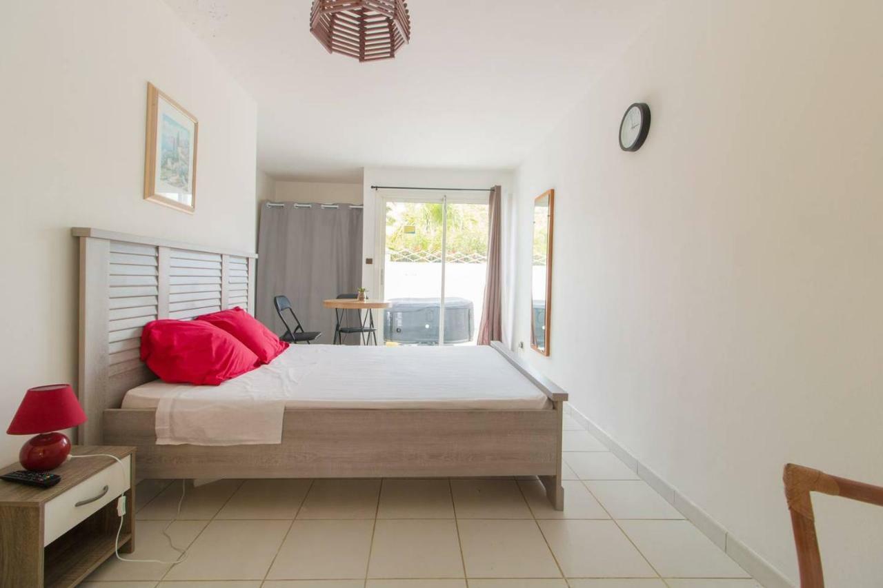 Superbe Studio Avec Jacuzzi Prive Leilighet Sainte-Anne Eksteriør bilde
